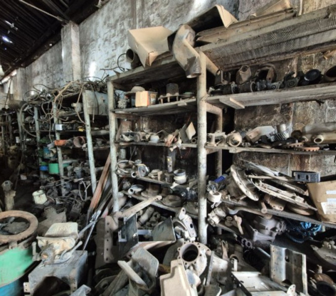 Sala Almoxarifado II: Grande qtd. De peças, componentes para agricola, motores a combustão, caixa de transmissão, Blocos de motor, radiadores, Embreagens, Braços hidraulicos, APROX. 200 TON. $1.00 P/KG