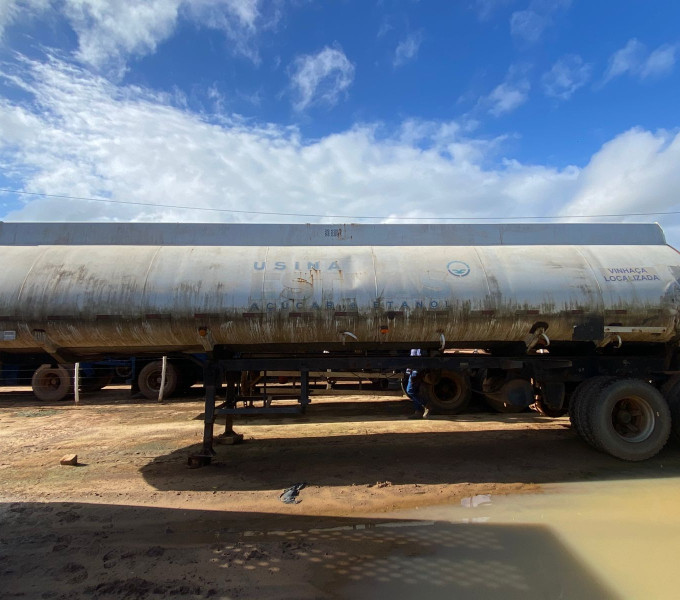Semi Reboque Tanque GOTTI, 2015, modelo SRBTL3E 095,  03 Eixos C/ quinta roda