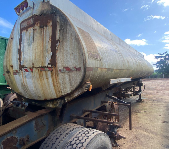 Semi Reboque Tanque GOTTI, 2015, modelo SRBTL3E 095,  03 Eixos C/ quinta roda