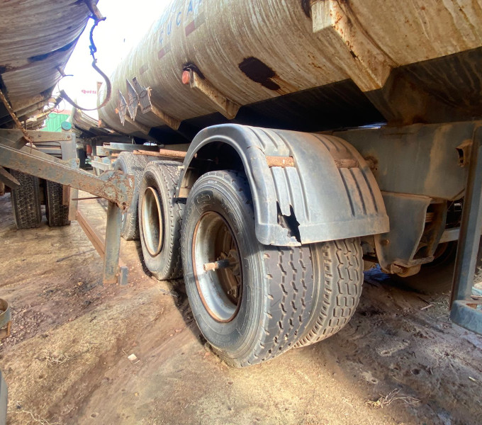 Semi Reboque Tanque GOTTI, 2015, modelo SRTQL3E 101, 03 EIXOS