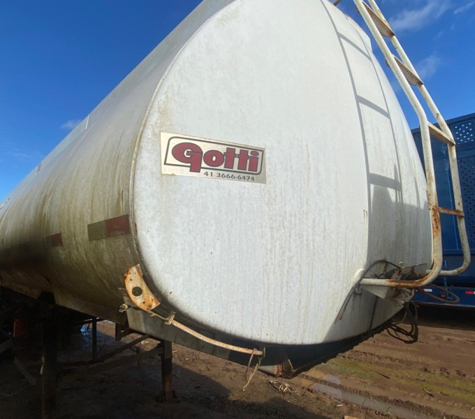 Semi Reboque Tanque GOTTI, 2015, modelo SRBTL3E 095,  03 Eixos C/ quinta roda