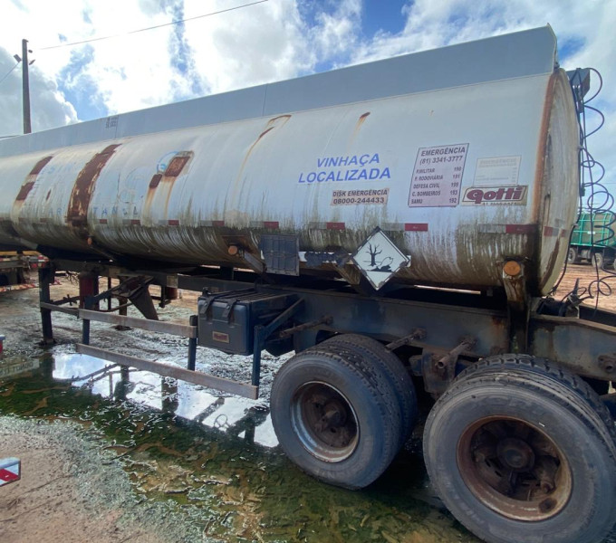 Semi Reboque Tanque GOTTI, 2015, modelo SRBTL3E 095,  03 Eixos C/ quinta roda