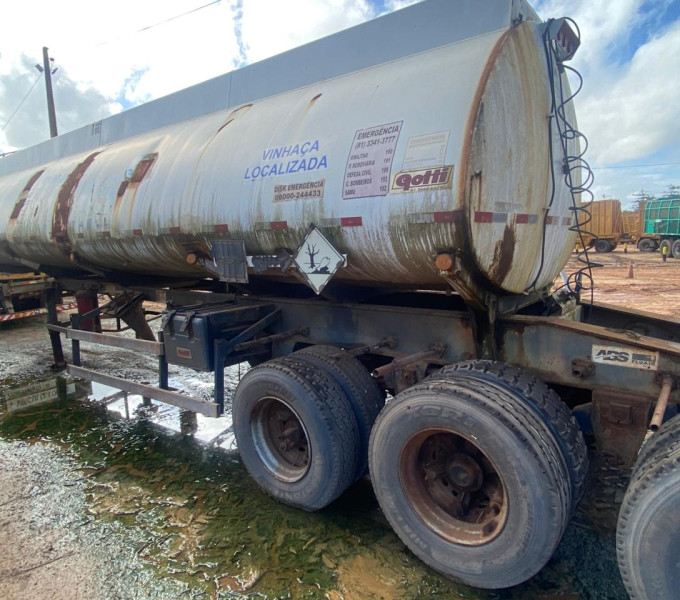 Semi Reboque Tanque GOTTI, 2015, modelo SRBTL3E 095,  03 Eixos C/ quinta roda