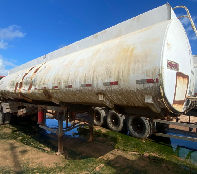 Semi Reboque Tanque GOTTI, 2015, modelo SRBTL3E 095,  03 Eixos C/ quinta roda