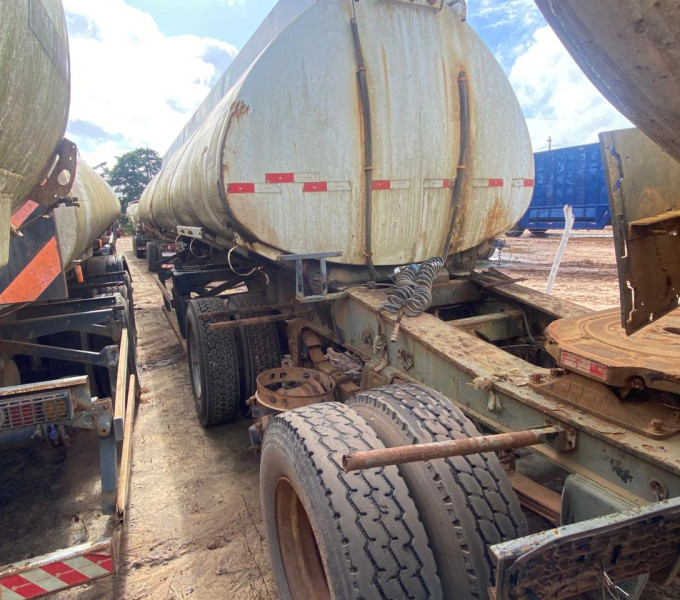 Semi Reboque Tanque GOTTI, 2015, modelo SRBTL3E 095,  03 Eixos C/ quinta roda