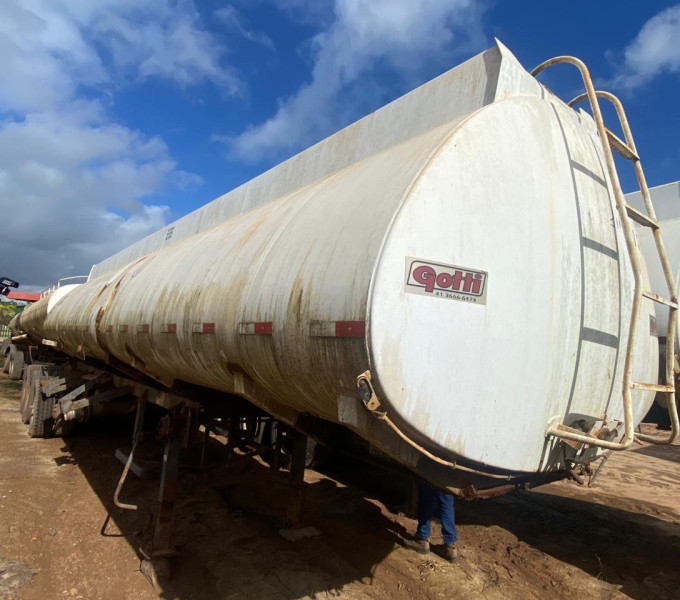 Semi Reboque Tanque GOTTI, 2015, modelo SRBTL3E 095,  03 Eixos C/ quinta roda