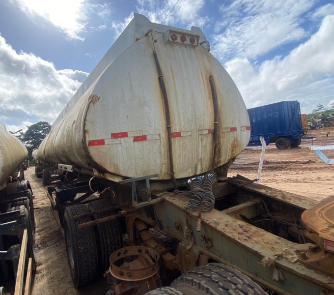 Semi Reboque Tanque GOTTI, 2015, modelo SRBTL3E 095,  03 Eixos C/ quinta roda