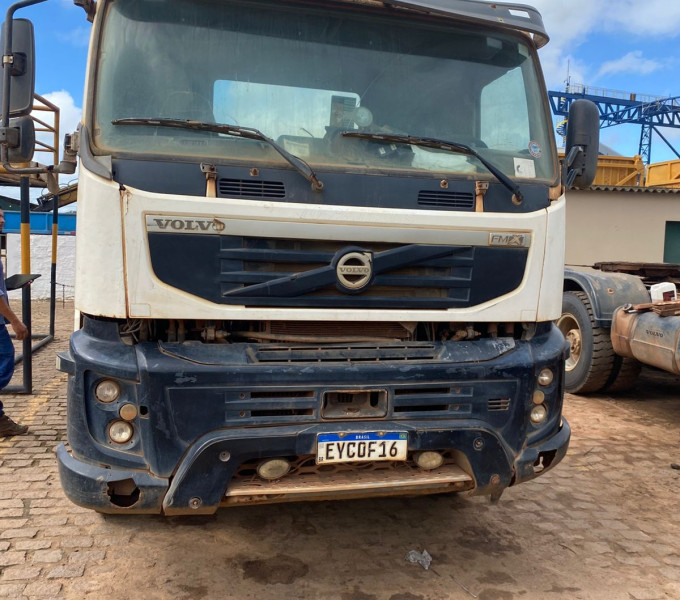 Caminhão Cavalo Mecânico VOLVO FMX 480, branco, 2011, Placa: EYC-0516