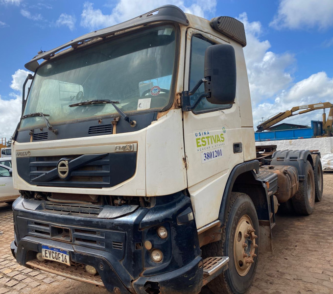 Caminhão Cavalo Mecânico VOLVO FMX 480, branco, 2011, Placa: EYC-0516