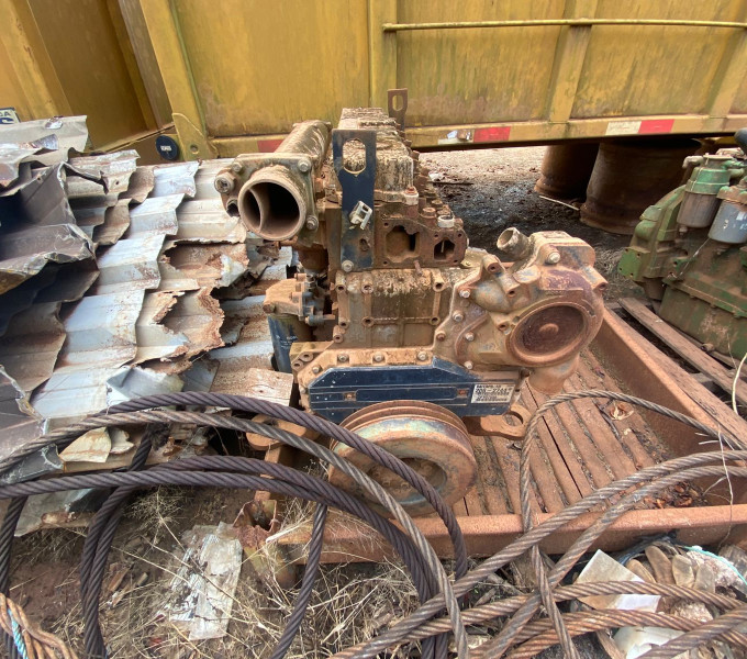 Motor a combustão CATERPILLAR 6 cilindros