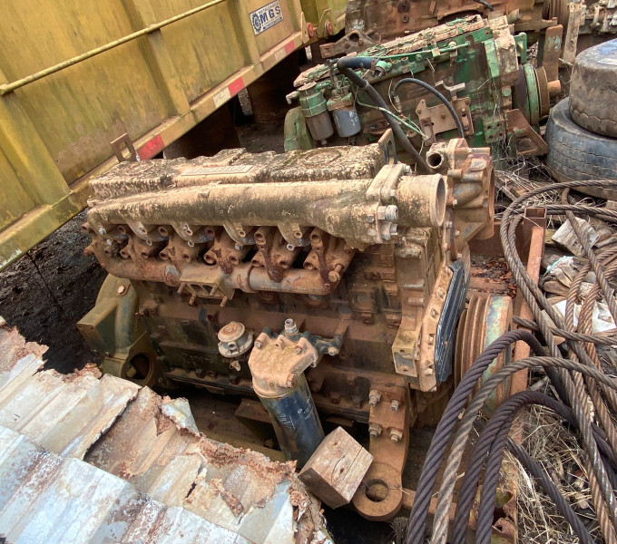 Motor a combustão CATERPILLAR 6 cilindros