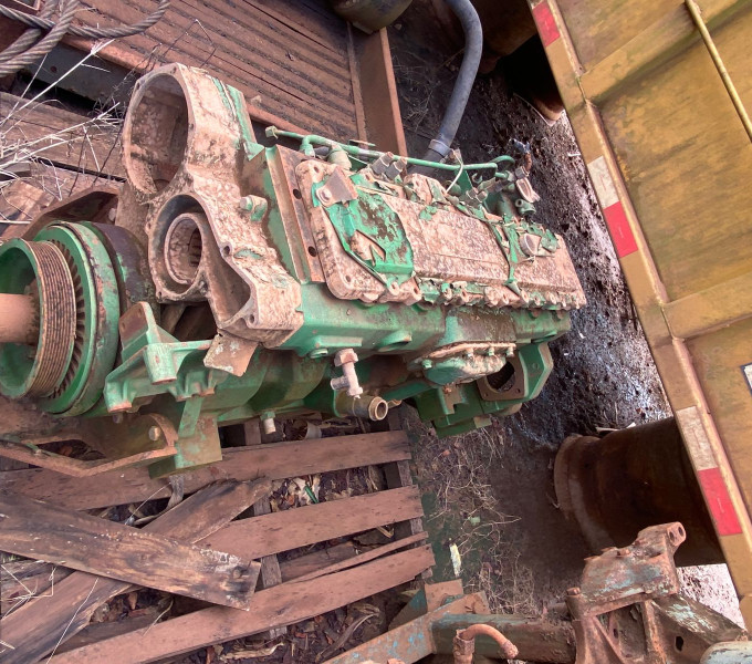 Motor a combustão John Deere 6 cilindros