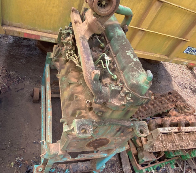 Motor a combustão John Deere 6 cilindros