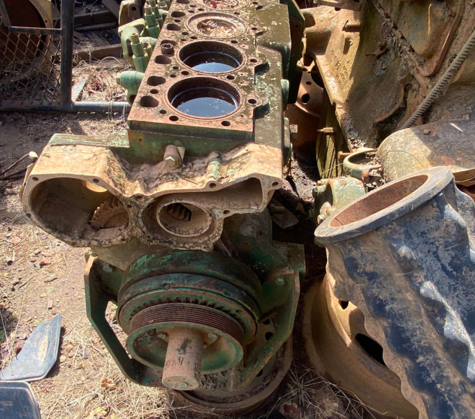 Motor a combustão John Deere 6 cilindros 6090