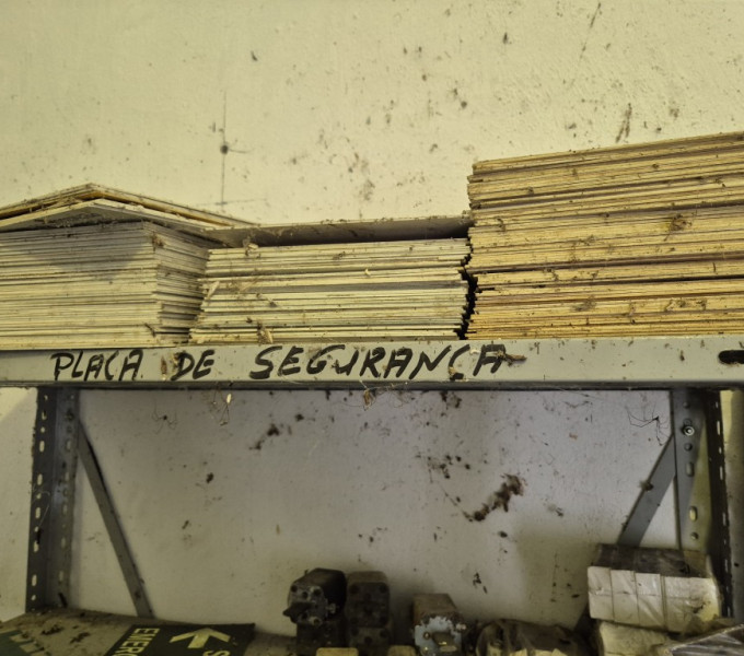 div. Sucatas de inversores (Sala Beira do Rio)