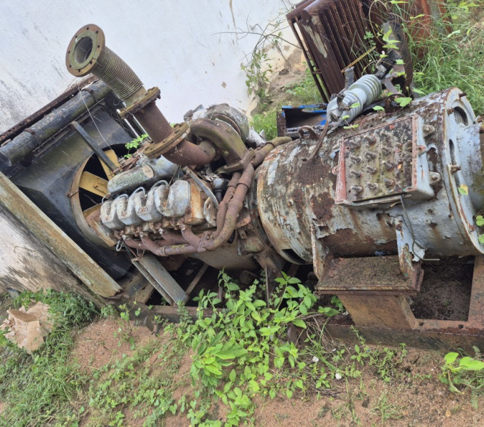 gerador a combustão Scania, motor 4 cilindros completo c/ motor, gerador, radiador