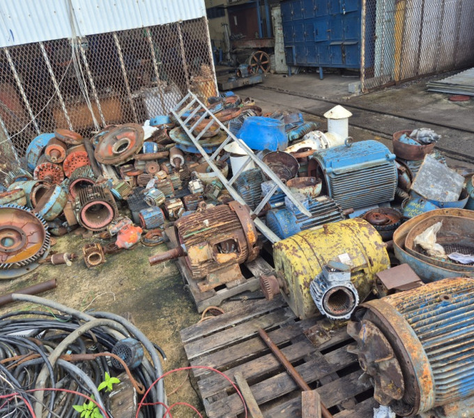 Aprox. 51 motores elétricos (usados/sucateados)