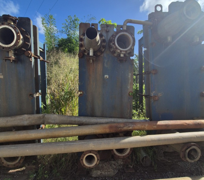 3 trocadores de calor de placas grandes