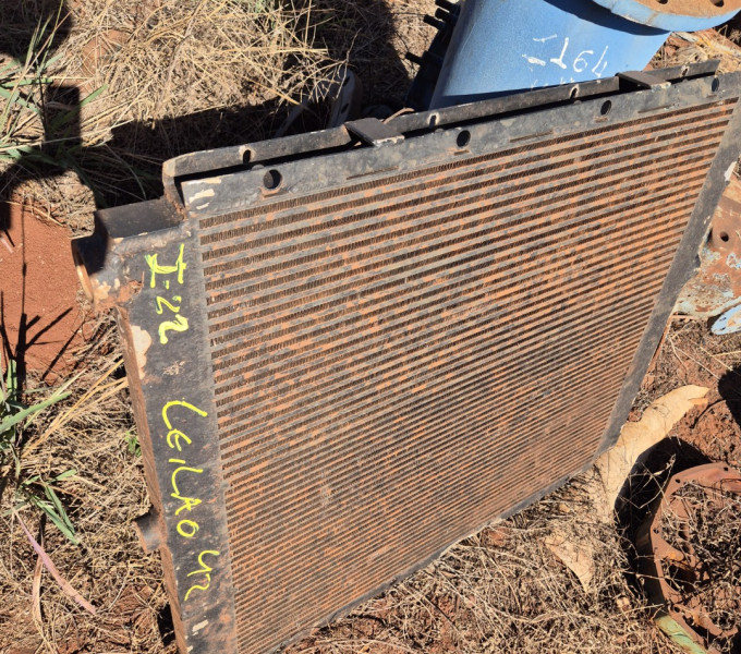 RADIADOR + BASE C/ BOMBA AC E ROLETES DE ESTEIRA AC