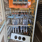 PAINEL ELETRICO C/ RETIFICADOR E BARRAMENTOS, DISJUNTORES