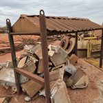 ESTRUTURA CASA EM AC C/ TELHAS + 02 ESCADAS P/ IMPLEMENTO AGRICOLA