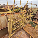ESTRUTURA CASA EM AC C/ TELHAS + 02 ESCADAS P/ IMPLEMENTO AGRICOLA