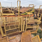 ESTRUTURA CASA EM AC C/ TELHAS + 02 ESCADAS P/ IMPLEMENTO AGRICOLA