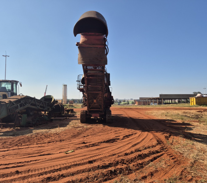 COLHEDORA CASE A8800 COMPLETA + MATERIAL DE COLHEDORA JONH DEERE