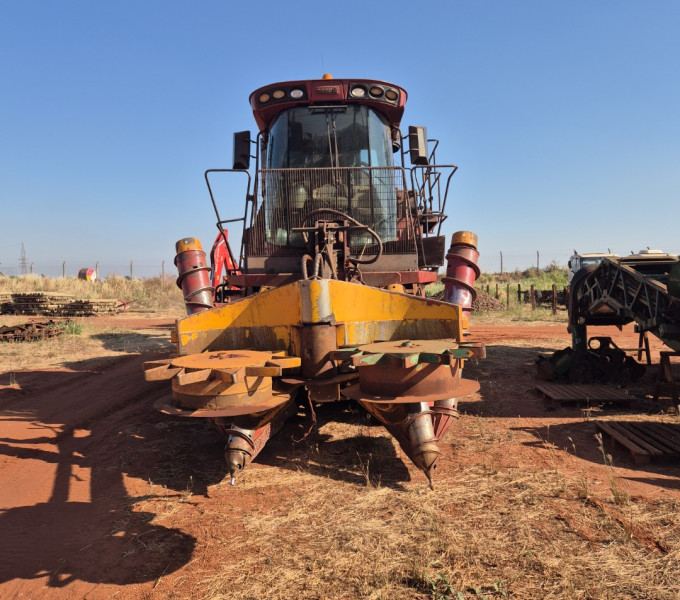 COLHEDORA CASE A8800 COMPLETA + MATERIAL DE COLHEDORA JONH DEERE