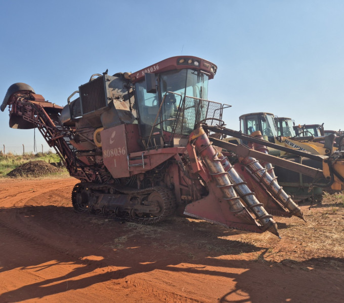 COLHEDORA CASE A8800 COMPLETA + MATERIAL DE COLHEDORA JONH DEERE