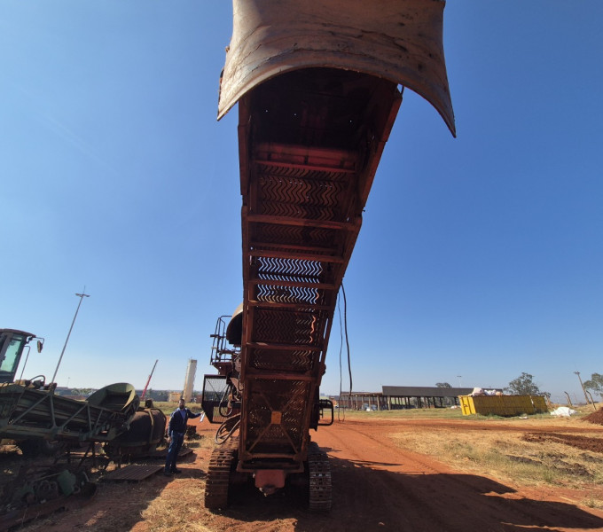 COLHEDORA CASE A8800 COMPLETA + MATERIAL DE COLHEDORA JONH DEERE