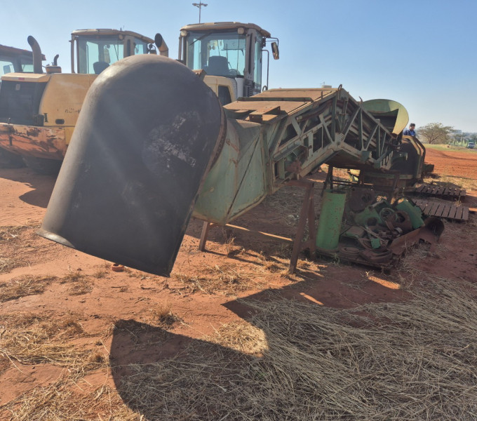 COLHEDORA CASE A8800 COMPLETA + MATERIAL DE COLHEDORA JONH DEERE