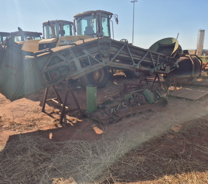 COLHEDORA CASE A8800 COMPLETA + MATERIAL DE COLHEDORA JONH DEERE