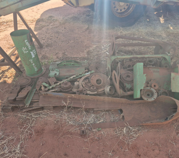 COLHEDORA CASE A8800 COMPLETA + MATERIAL DE COLHEDORA JONH DEERE