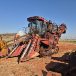 COLHEDORA CASE A8800 COMPLETA + MATERIAL DE COLHEDORA JONH DEERE