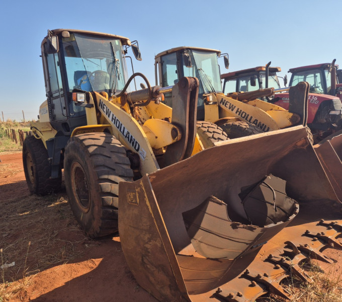 PÁ MECANICA NEW HOLLAND TM170ZB, 2013