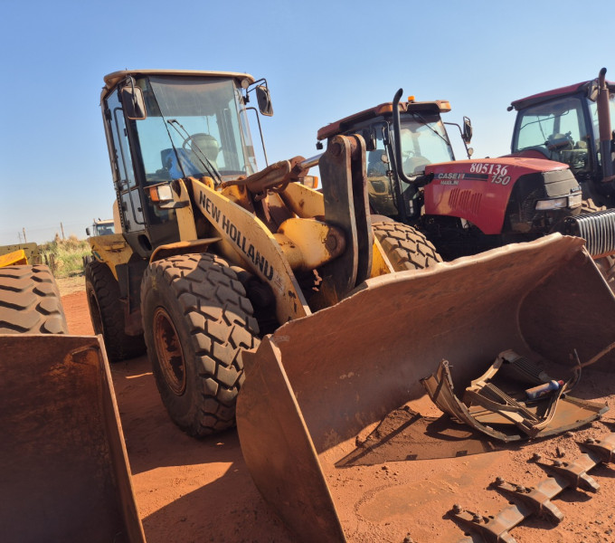 PÁ MECANICA NEW HOLLAND TM170ZB, 2012