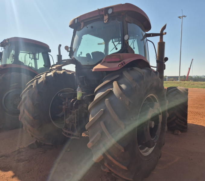 TRATOR DE PNEUS CASE 225, 2014, HCCZC225KDCR17018