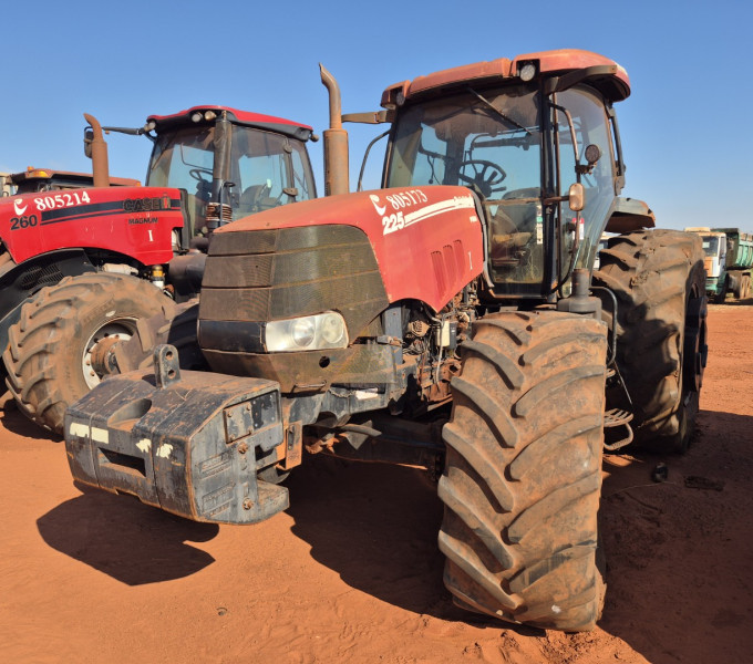 TRATOR DE PNEUS CASE 225, 2014, HCCZC225KDCR17018