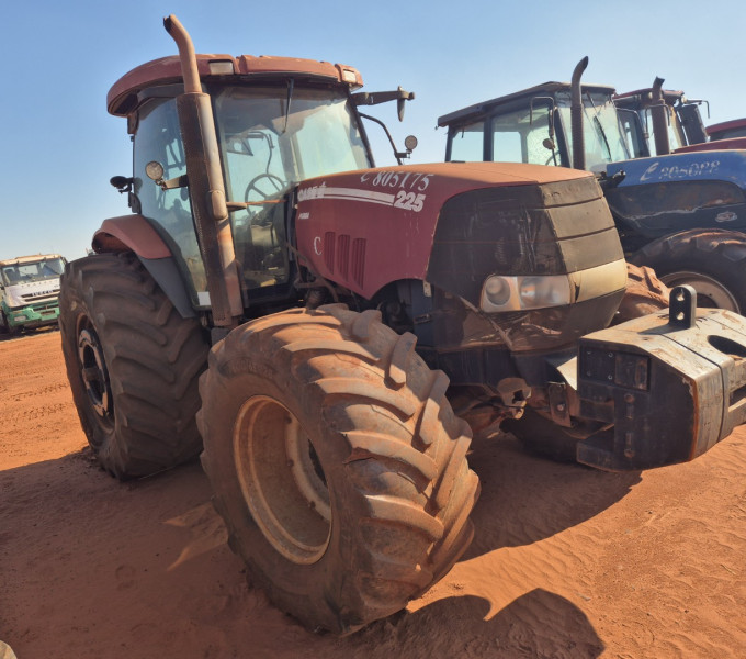 TRATOR DE PNEUS CASE 225, 2014, HCCZC225TDCR15847