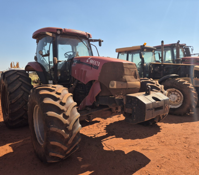 TRATOR DE PNEUS CASE 225, 2014, HCCZC225PDCR17034