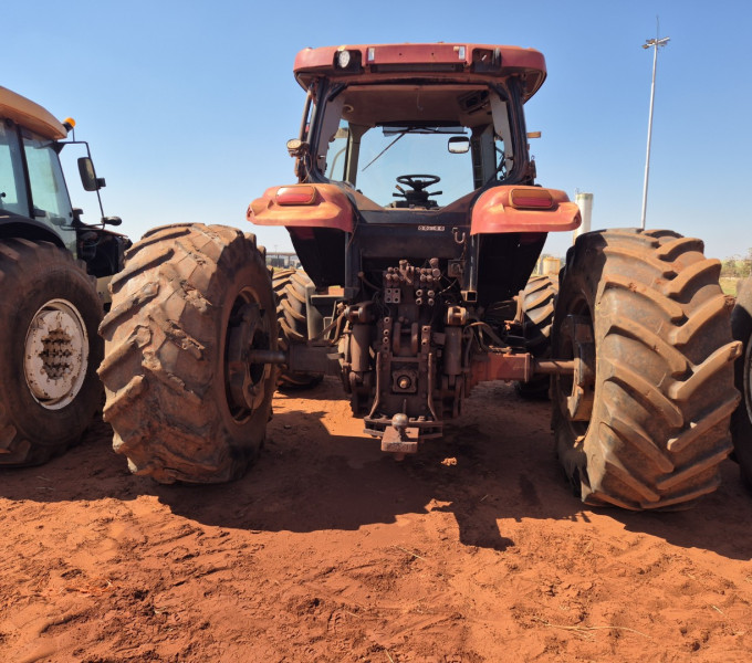 TRATOR DE PNEUS CASE 225, 2014, HCCZC225PDCR17034