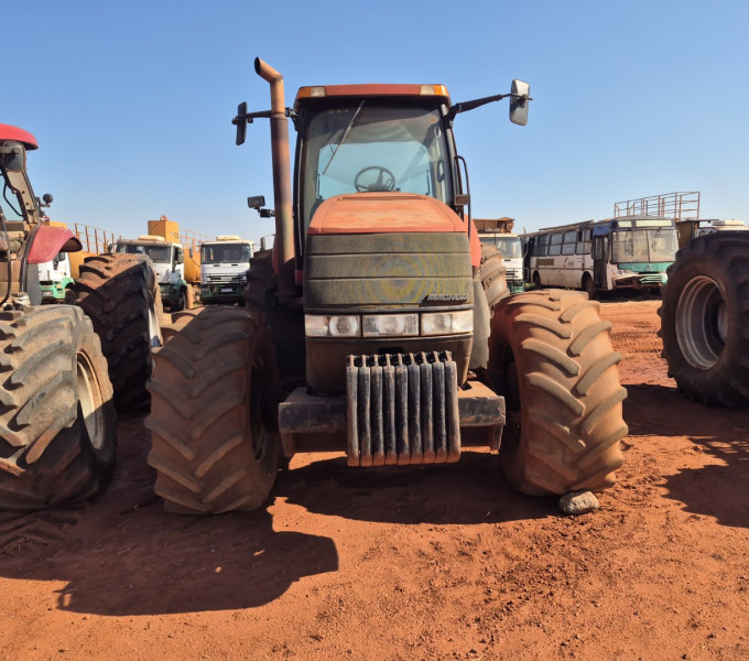 TRATOR DE PNEUS CASE MX220, 2009, Z9CF40345