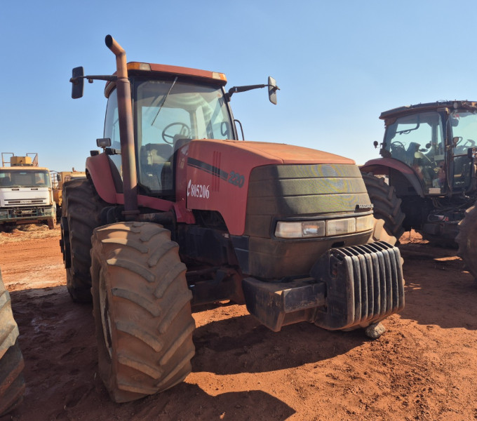 TRATOR DE PNEUS CASE MX220, 2009, Z9CF40345