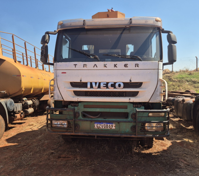 CAMINHÃO BOMBEIRO IVECO TRAKKER 380T42, PLACA: GZV-0B69. 2011