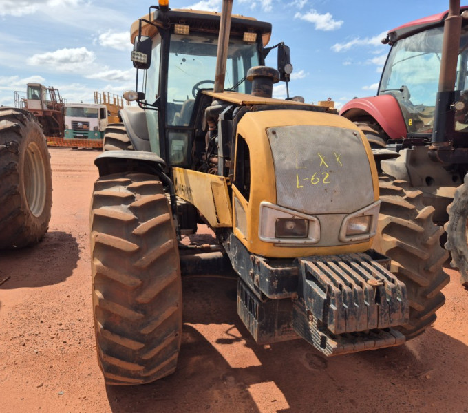 TRATOR DE PNEUS VALTRA BH 7030500, 2009, BH184744747 + I2C2