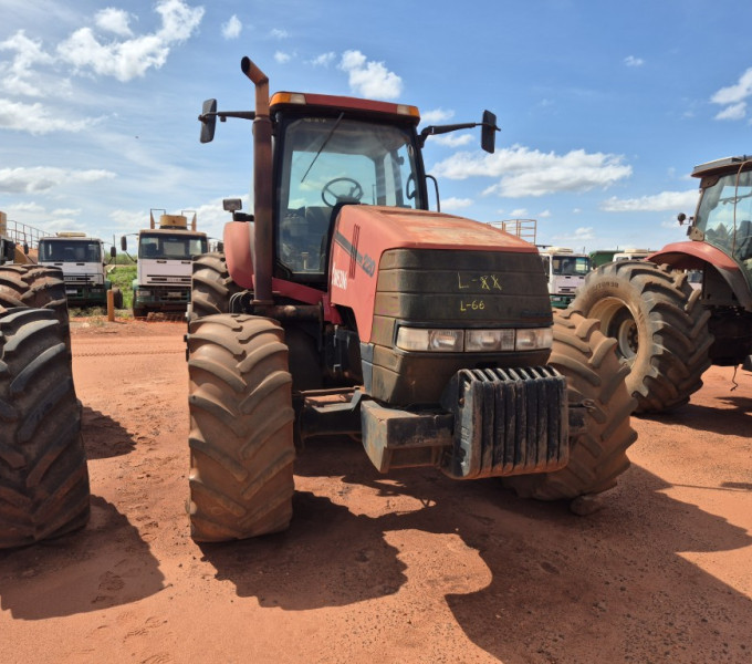 TRATOR DE PNEUS CASE MX220, 2009, Z9CF40345