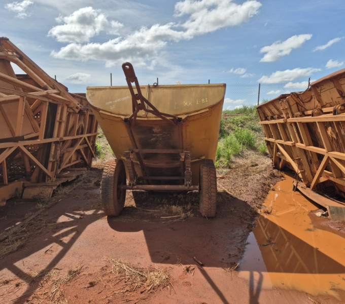 CARROÇA TANQUE REBOCÁVEL 1 EIXO