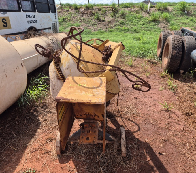 EQUIPAMENTO BETONEIRA ROTATIVA