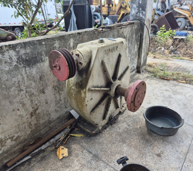 Diversos redutores mecânicos de velocidade